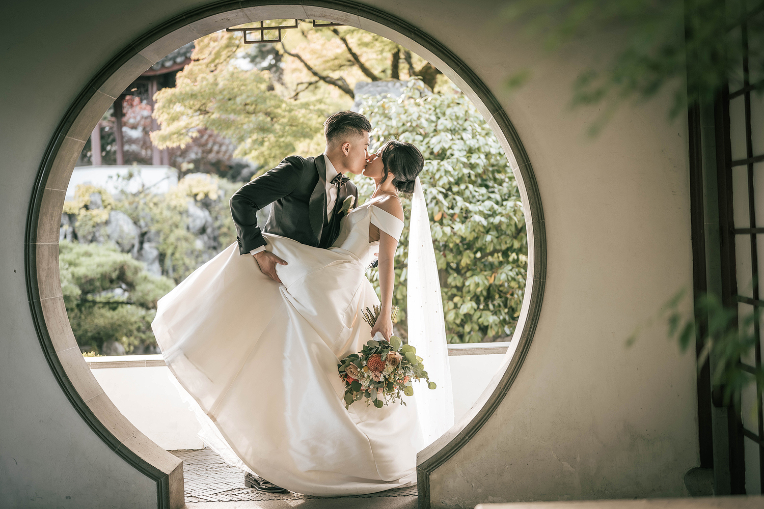 Seasonal wedding photography BC